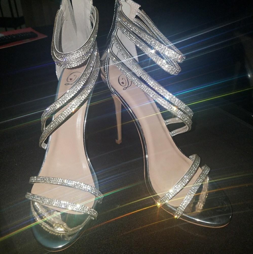 🔥Silver Bling Heels🔥(Runs Big )